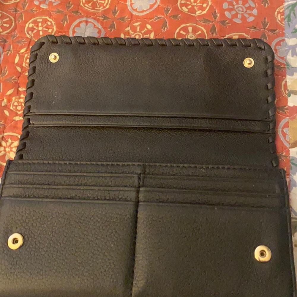 Brand new never been used Tory Wallet..